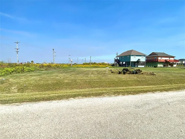 982 S Cove Drive, Crystal Beach, TX 77650