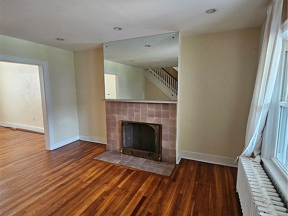4th image of 2332 Sherbrook St