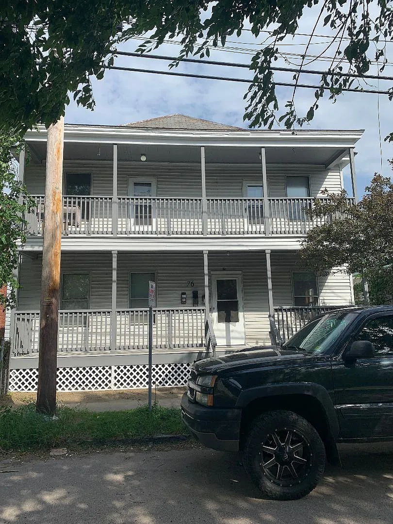 4 bed, 2000 sqft, $4,100 — Photo 1