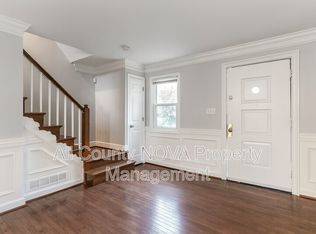 2236 Farrington Ave, Alexandria, VA 22303