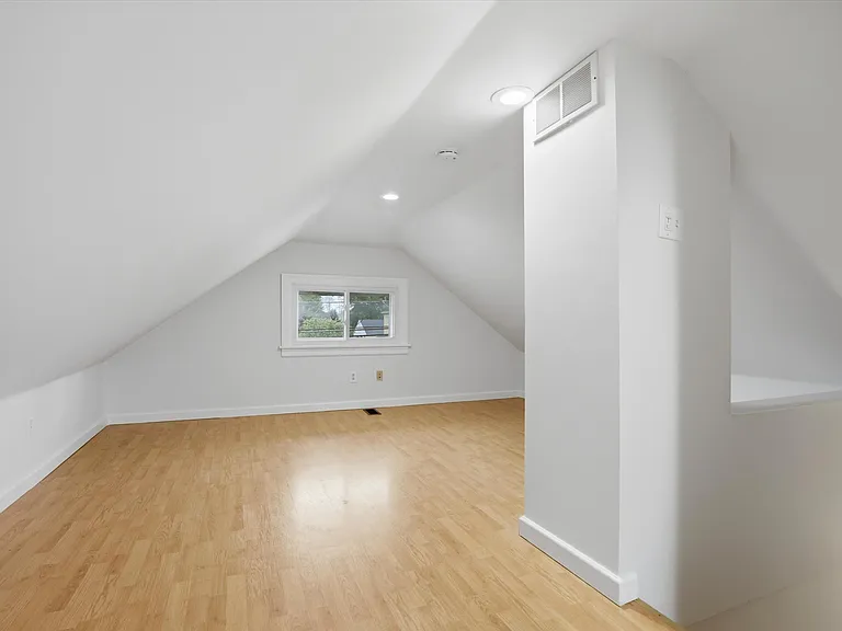 125 Warren St — Photo 11