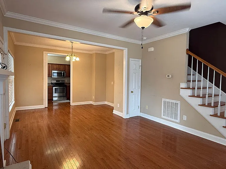 10 Charleston Ct — Photo 7