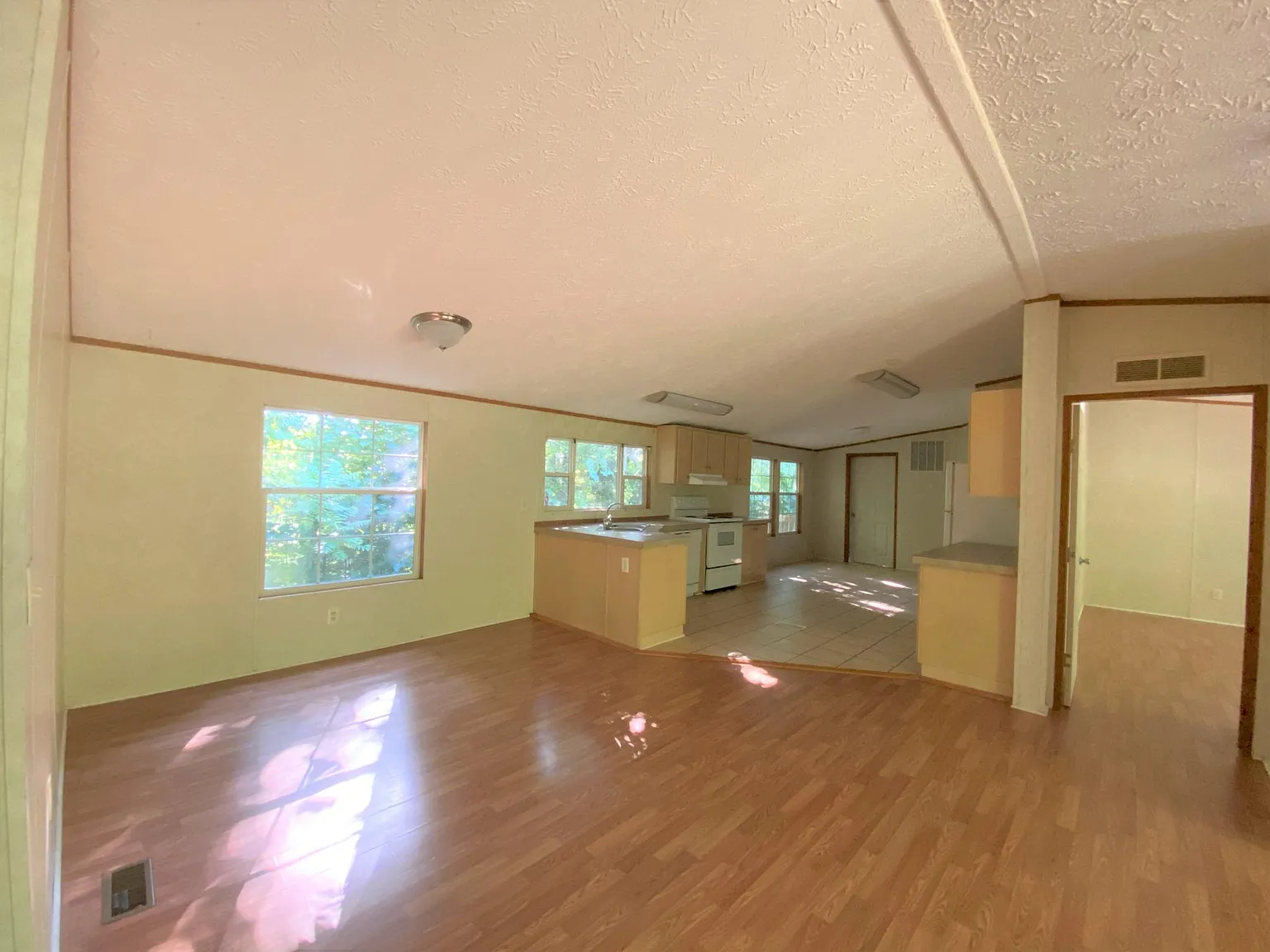 3 bed, 1512 sqft, $1,995 — Photo 2