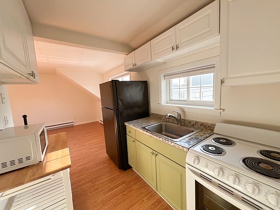 Kitchen, newer appliances