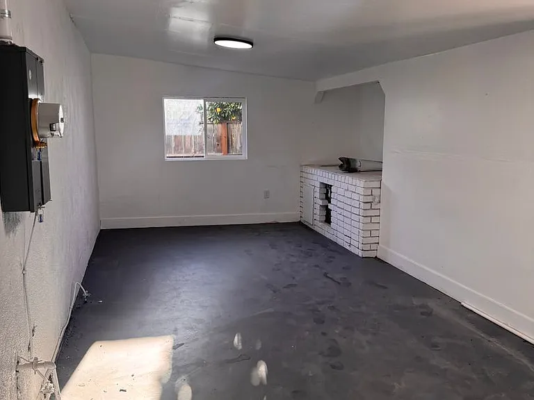 2719 E Norwich Ave — Photo 25