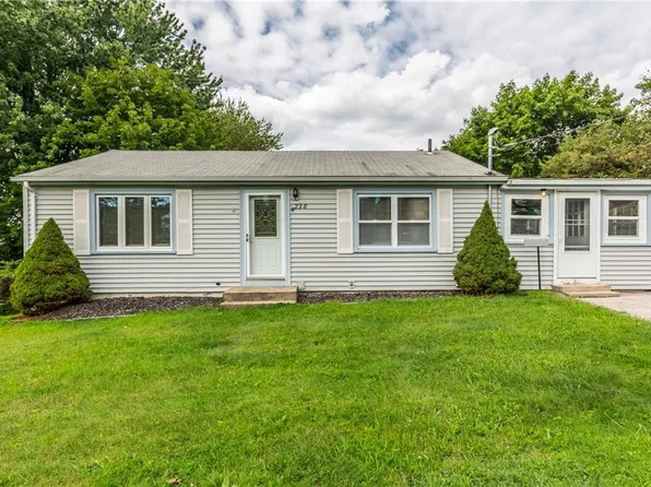 228 Grandview Ave, Woonsocket, RI 02895