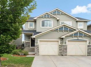 24 SW New Brighton Lndg SE, Calgary, AB T2Z0S5