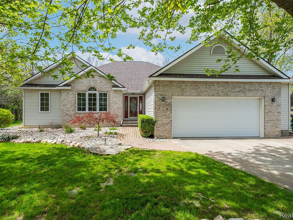 1st image of 297 Carriage Way