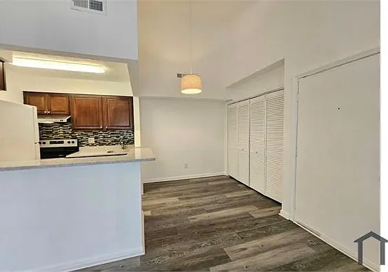 316 Wells Ct — Photo 10