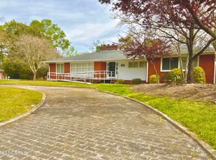 2003 Greenbriar Rd, Kinston, NC 28501