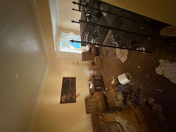 4th image of 1309 W 98th St