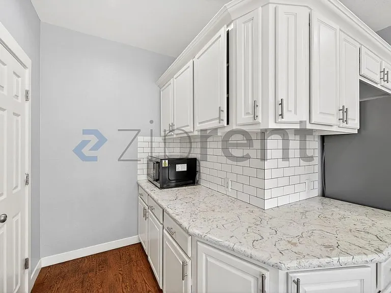 10604 Ambergate Ln — Photo 17