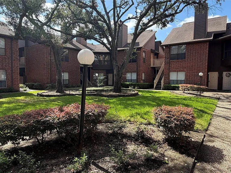 3100 Walnut Bend Ln #319 — Photo 16