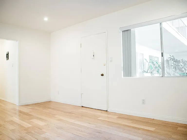 420 Raymond Ave — Photo 2