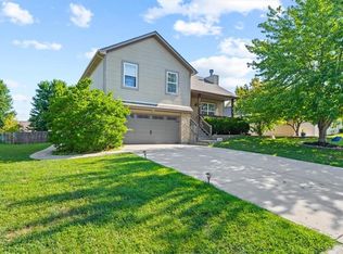 15606 Iron Creek Dr, Basehor, KS 66007