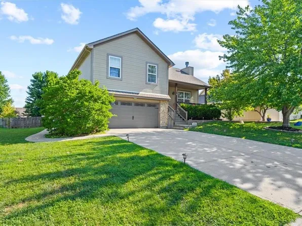 15606 Iron Creek Dr, Basehor, KS 66007