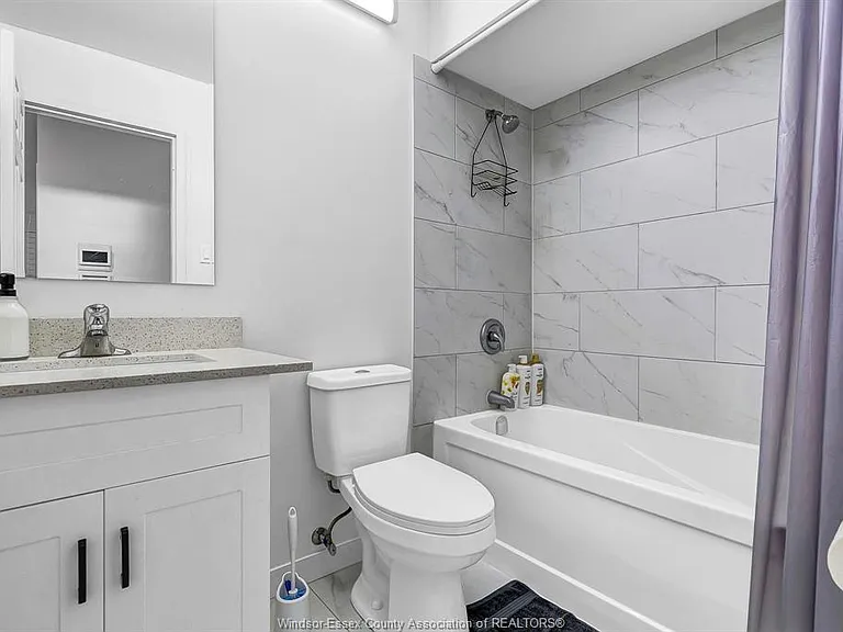 2136 Wyandotte St W #32 — Photo 18