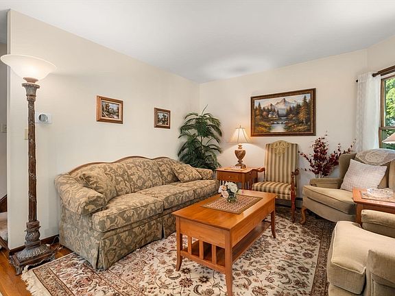 3rd image of 25 Kendall Rd