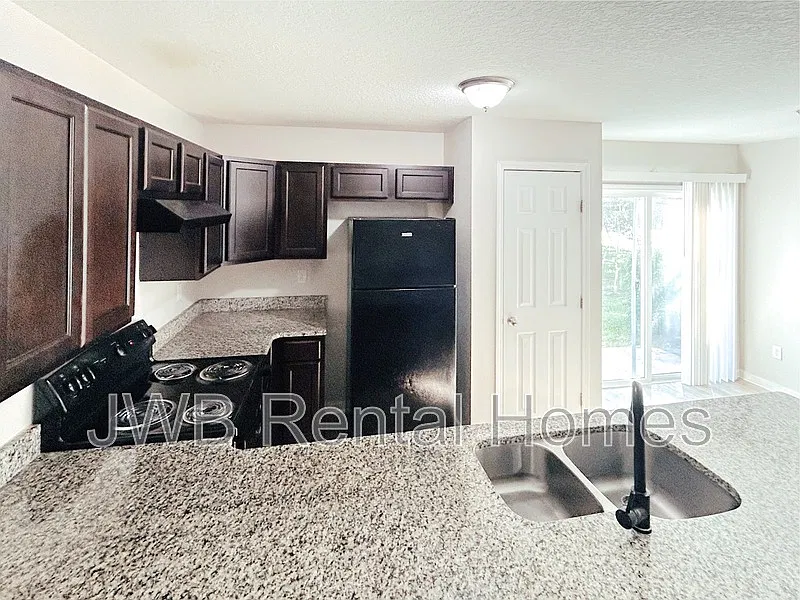 Cedar Hills — Photo 3