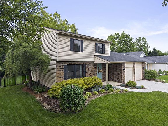 2nd image of 424 Green Meadows Dr W
