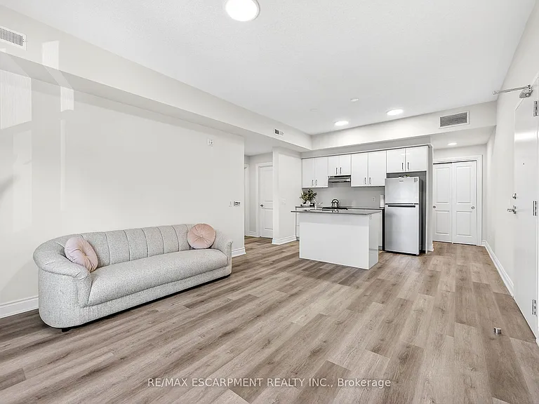 261 King St E #302 — Photo 22