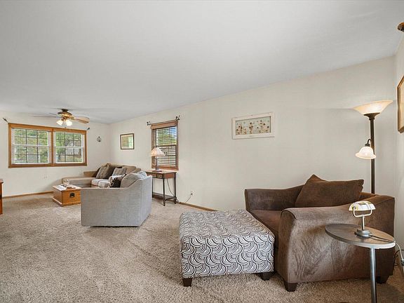 3rd image of 305 N Sycamore Ln