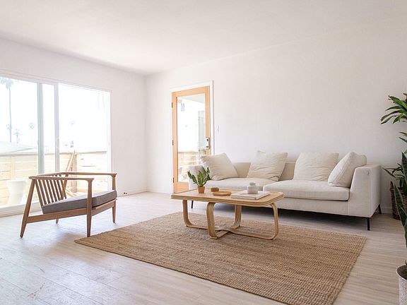 2nd image of 4959 Romaine St #20