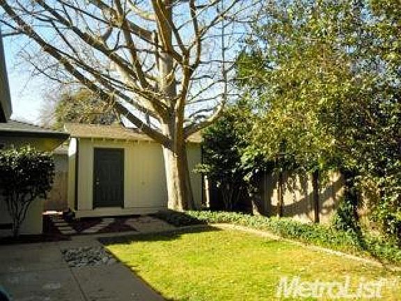 4th image of 881 Royal Green Ave