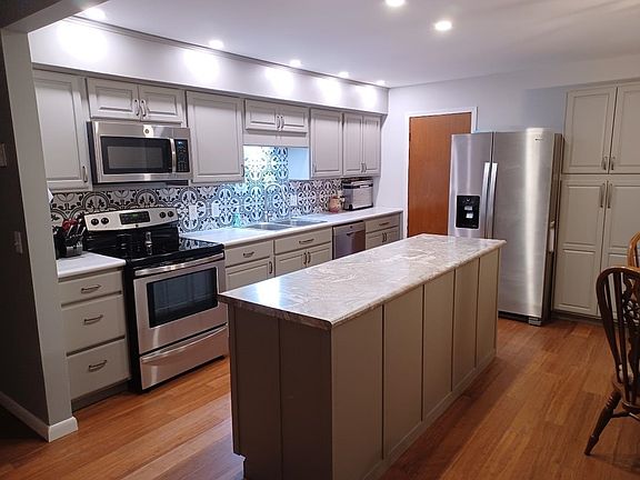 5th image of 206 W 17th St