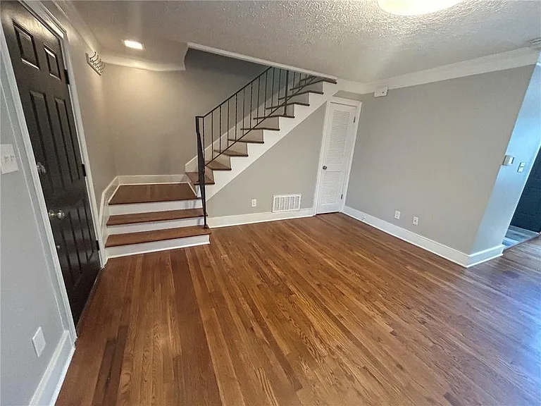 411 10th St NE #7 — Photo 16