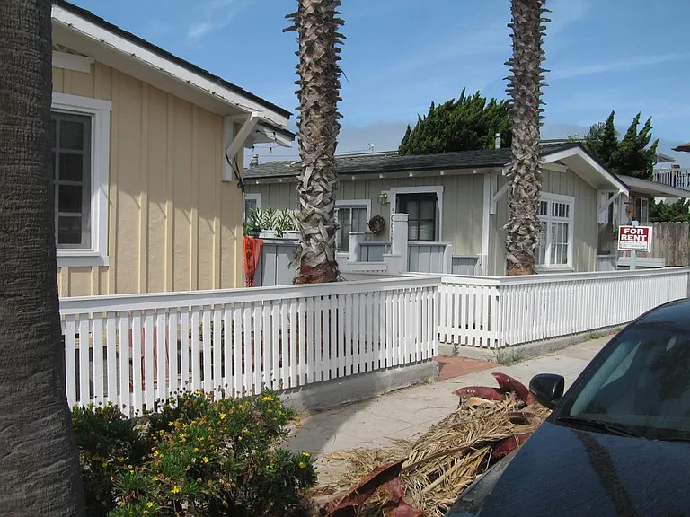 5065 Brighton Ave #COTTAGE — Photo 2