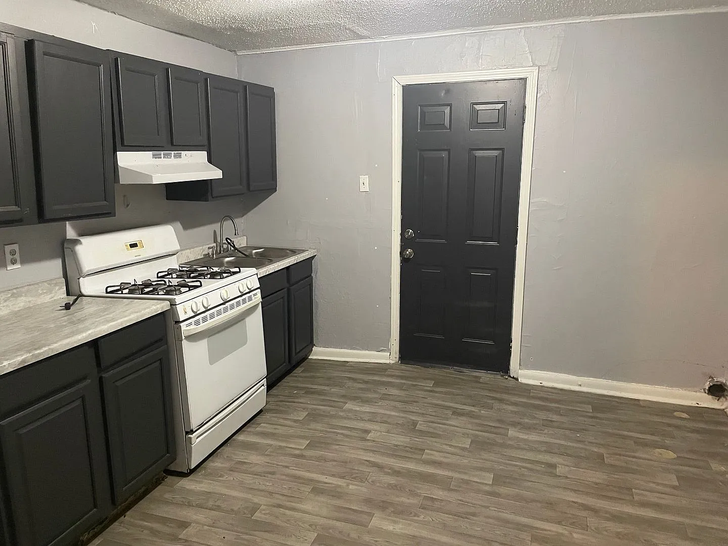 2623 S Fees St - Triplex — Photo 3