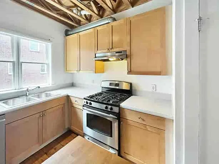 322 Peters St SW #2 — Photo 12