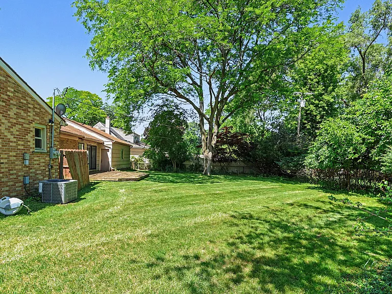 2360 Pineview — Photo 11