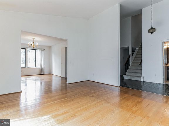 3rd image of 6701 Pine Creek Ct