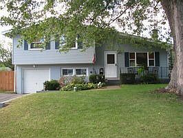 Home for Sale in North Syracuse, New York $140,000