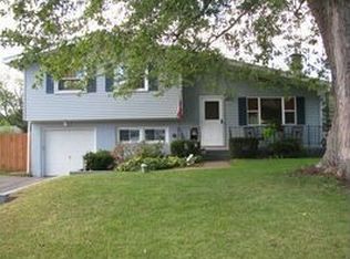 7183 Rosewood Cir, North Syracuse, NY 13212
