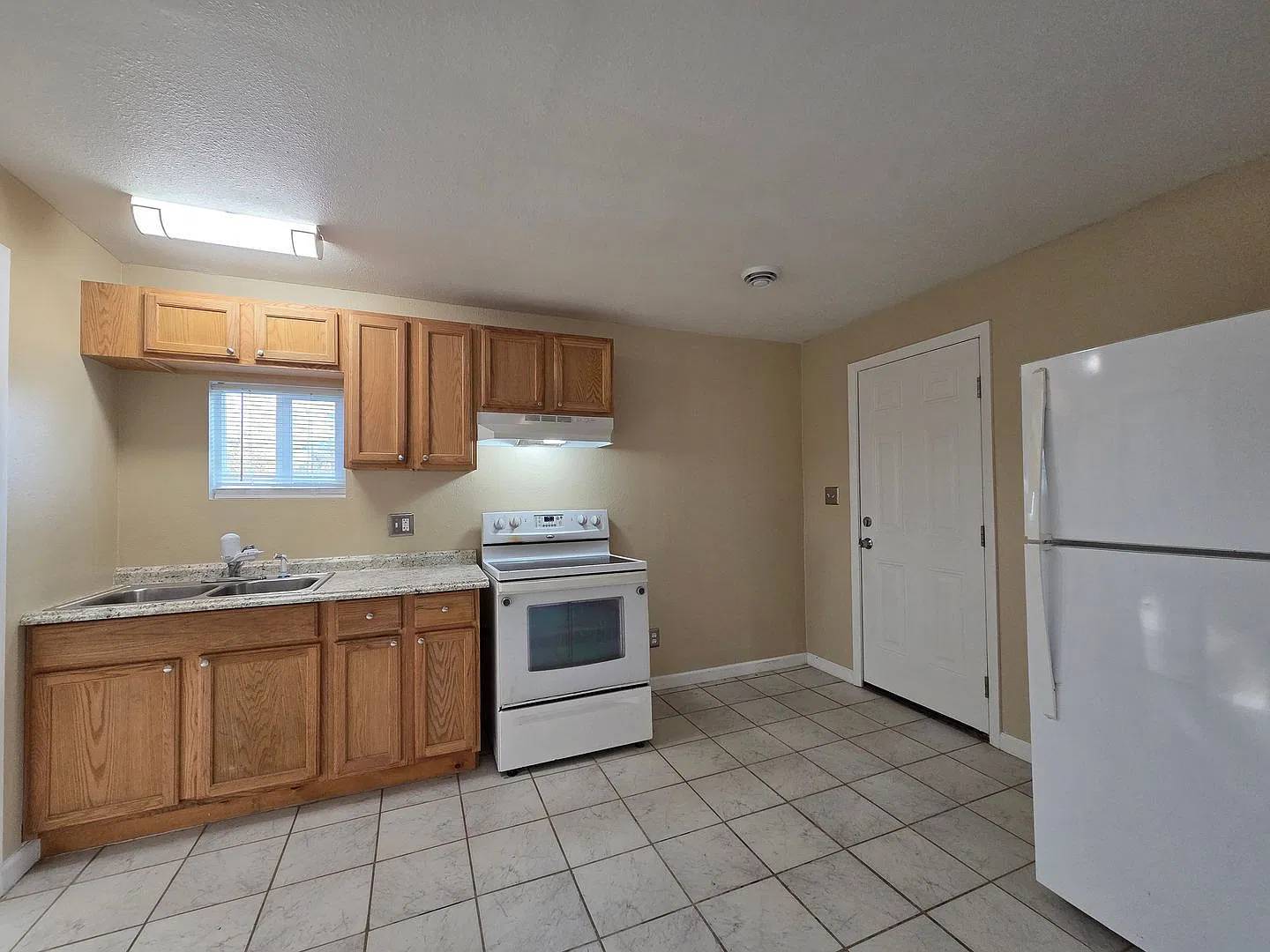 1 bed, 1.0 bath, 500 sqft, $900 — Photo 2