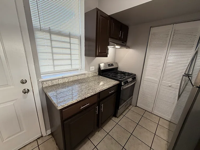 8248 S Eberhart Ave — Photo 9