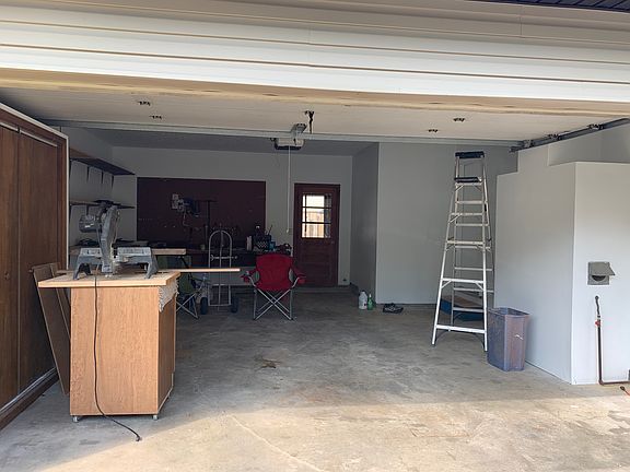 4th image of 831 Evergreen Dr