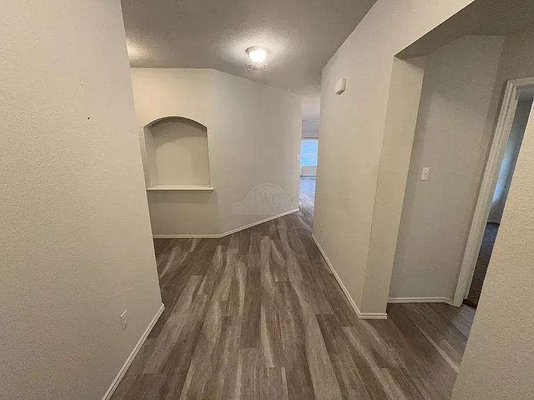 104 Green Jay Dr — Photo 2