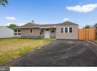 43 Inkberry Rd, Levittown, PA 19057