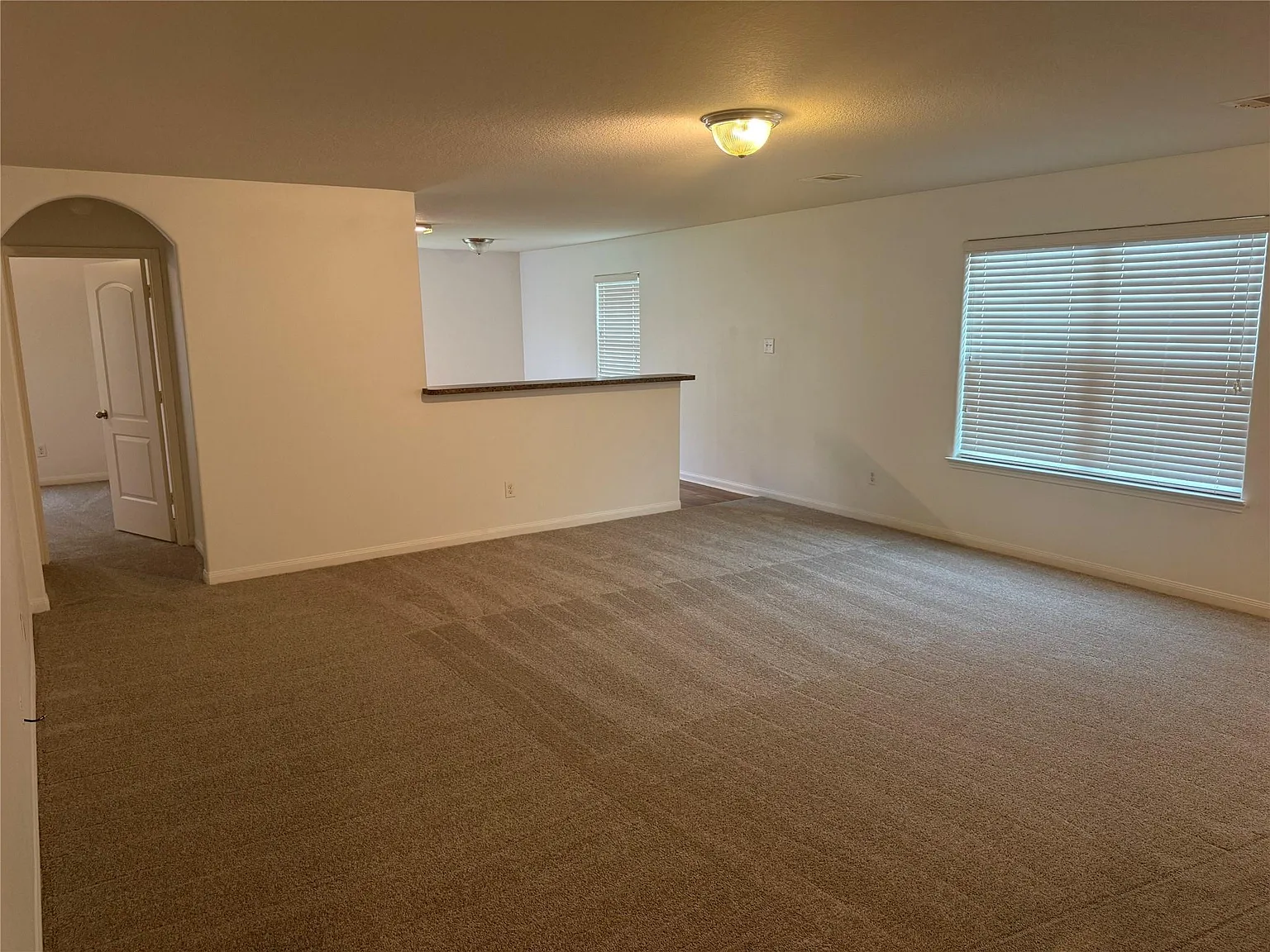 3 bed, 2.0 bath, 1398 sqft, $1,650 — Photo 2