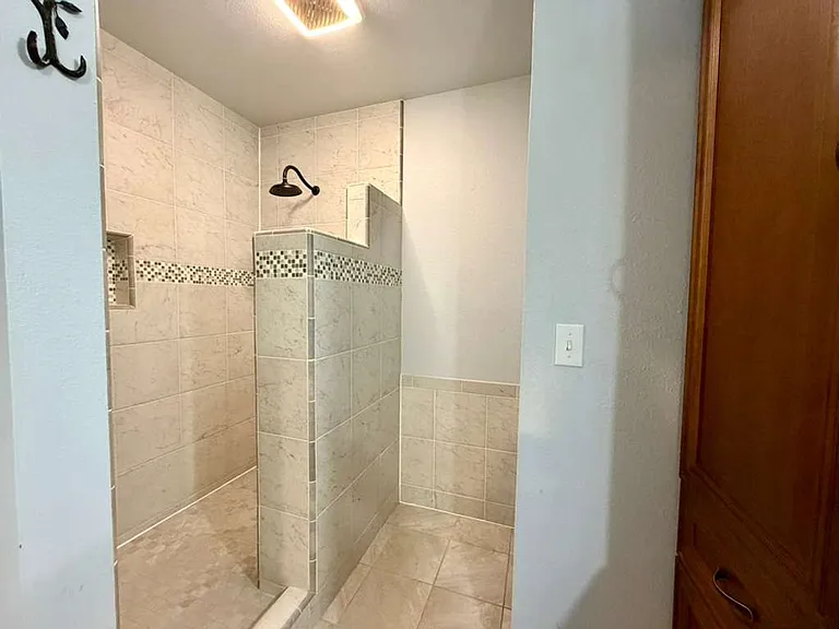 1213 Camellia Ln — Photo 13