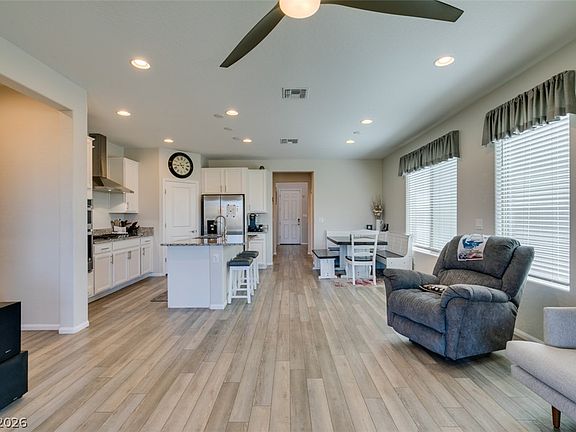 4th image of 8977 Sweet Chestnut Ln