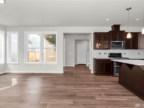 5th image of 9043 Eleanor Dr SE