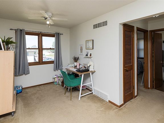 4th image of 102 NW Sharmin Dr
