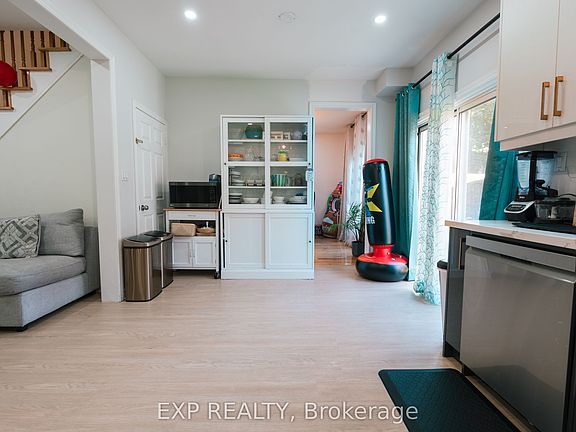 5th image of 206 Drinkwater Rd
