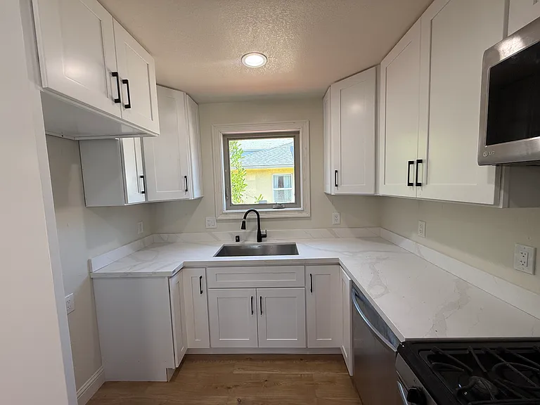 1517 Liberty St — Photo 8