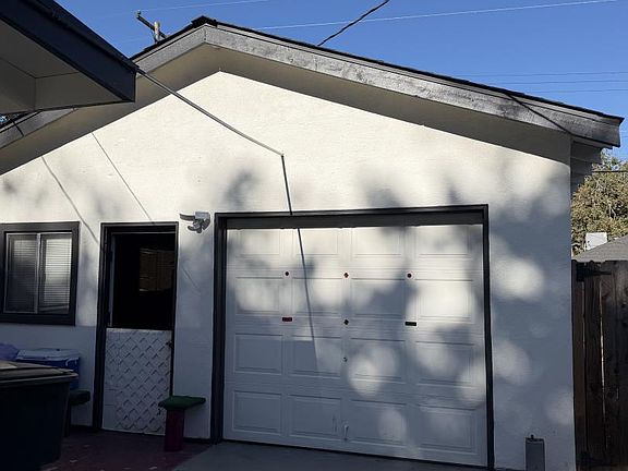 3rd image of 208 Yosemite Ave